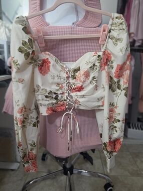 Floral Lace-Up Puff Sleeve Crop Top in Cream with Coral Roses